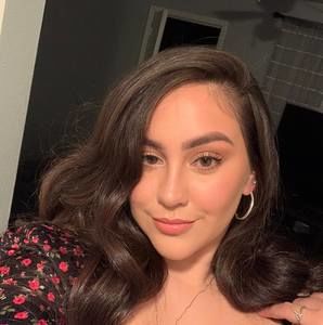 Meet your Posher, Daniela